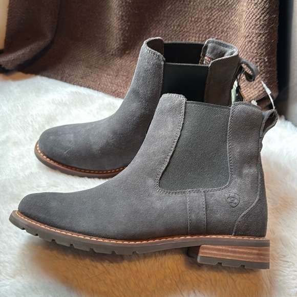 Beautiful slate grey suede boots by Ariat. Style is Wexford. Women’s size 9. - Picture 3 of 3